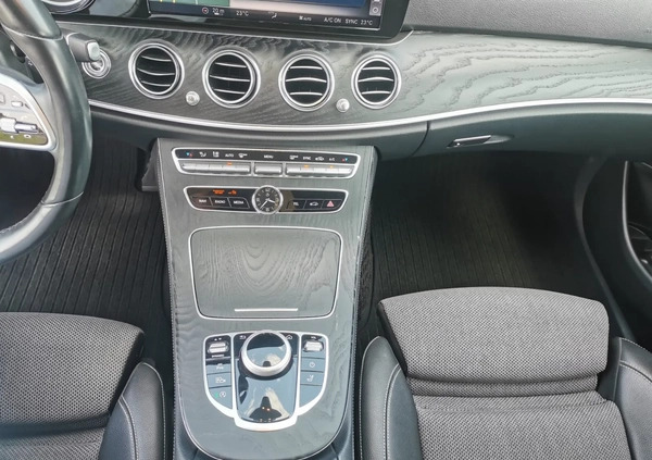Mercedes-Benz Klasa E cena 145000 przebieg: 106000, rok produkcji 2019 z Szczawno-Zdrój małe 106